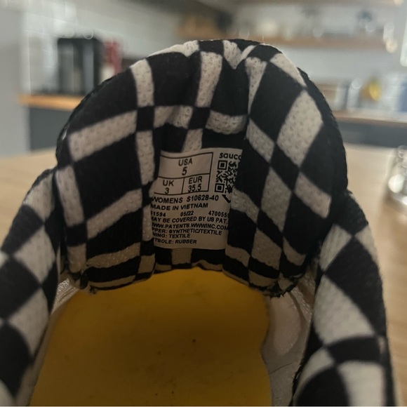 Saucony sneakers - Picture 3 of 3